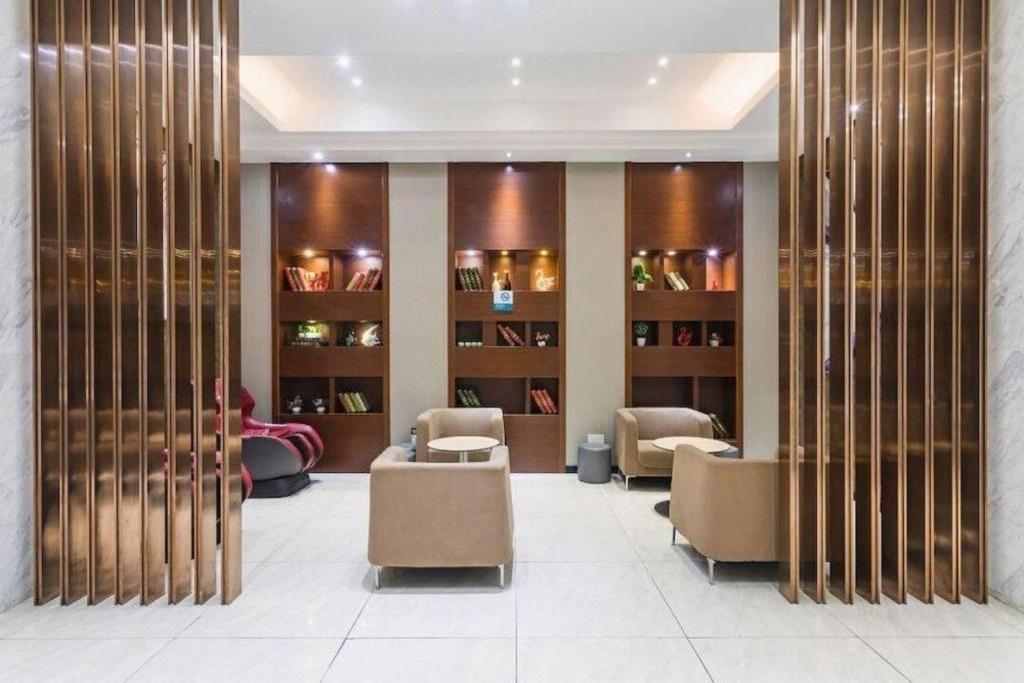 City Comfort Inn (Guangzhou Tiyu West Road Metro Station) 34/48
