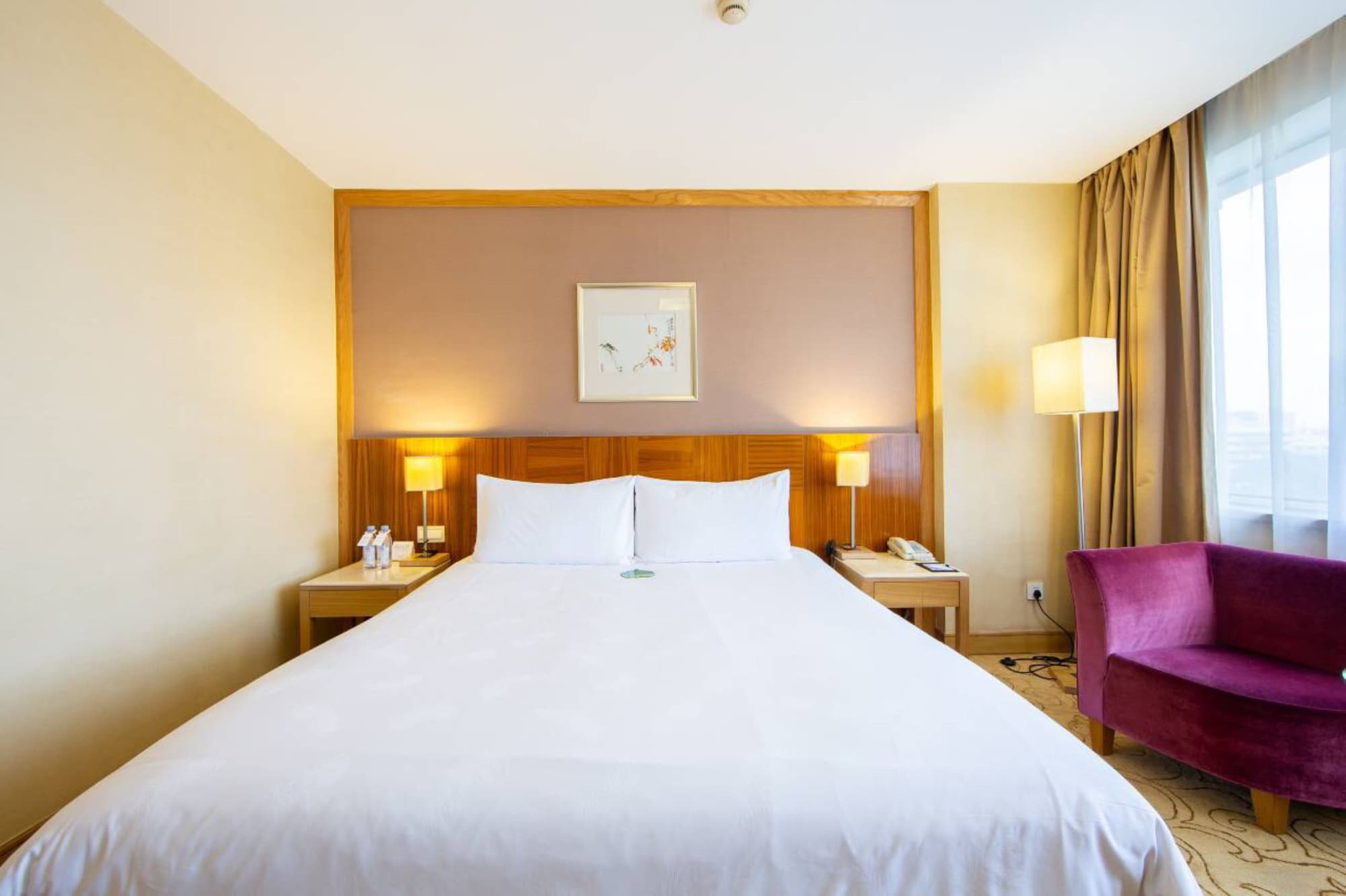 DELUXE, QUEEN BED