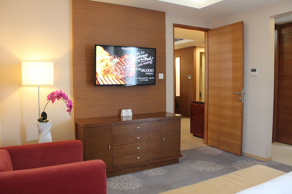 Swiss Belinn Manyar 12/75