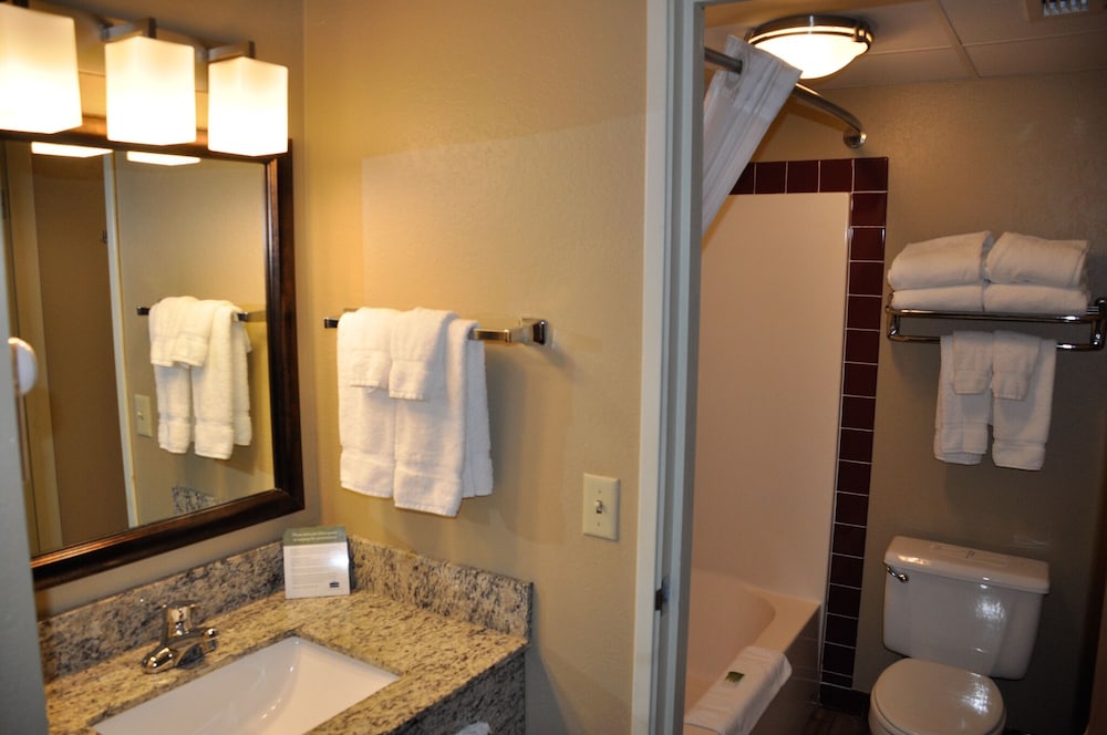 AmericInn by Wyndham Clear Lake 47/52