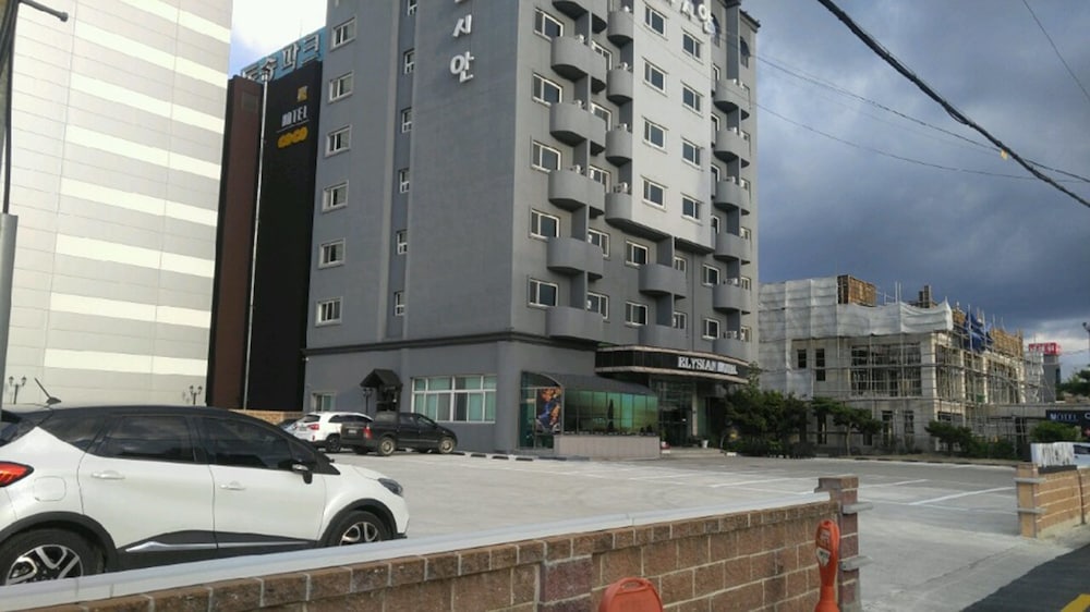 Elysian Hotel 43/50