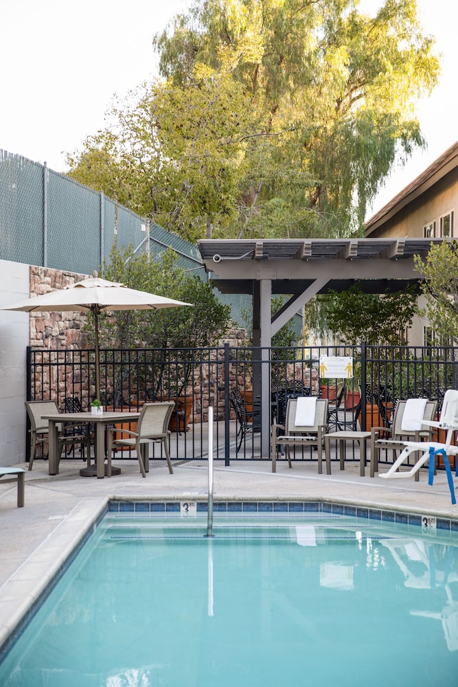 Ayres Inn Corona East 21/46