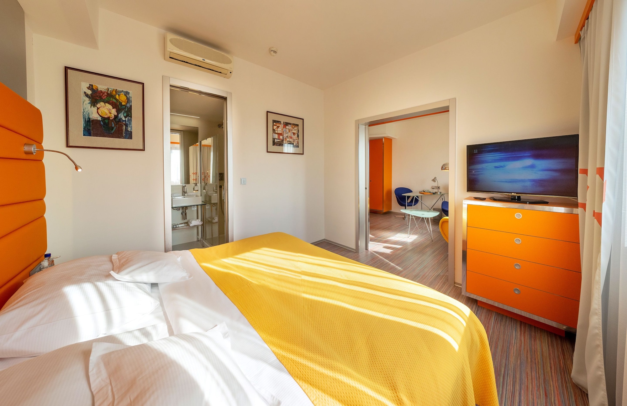 SUPERIOR, SUITE, CITY VIEW