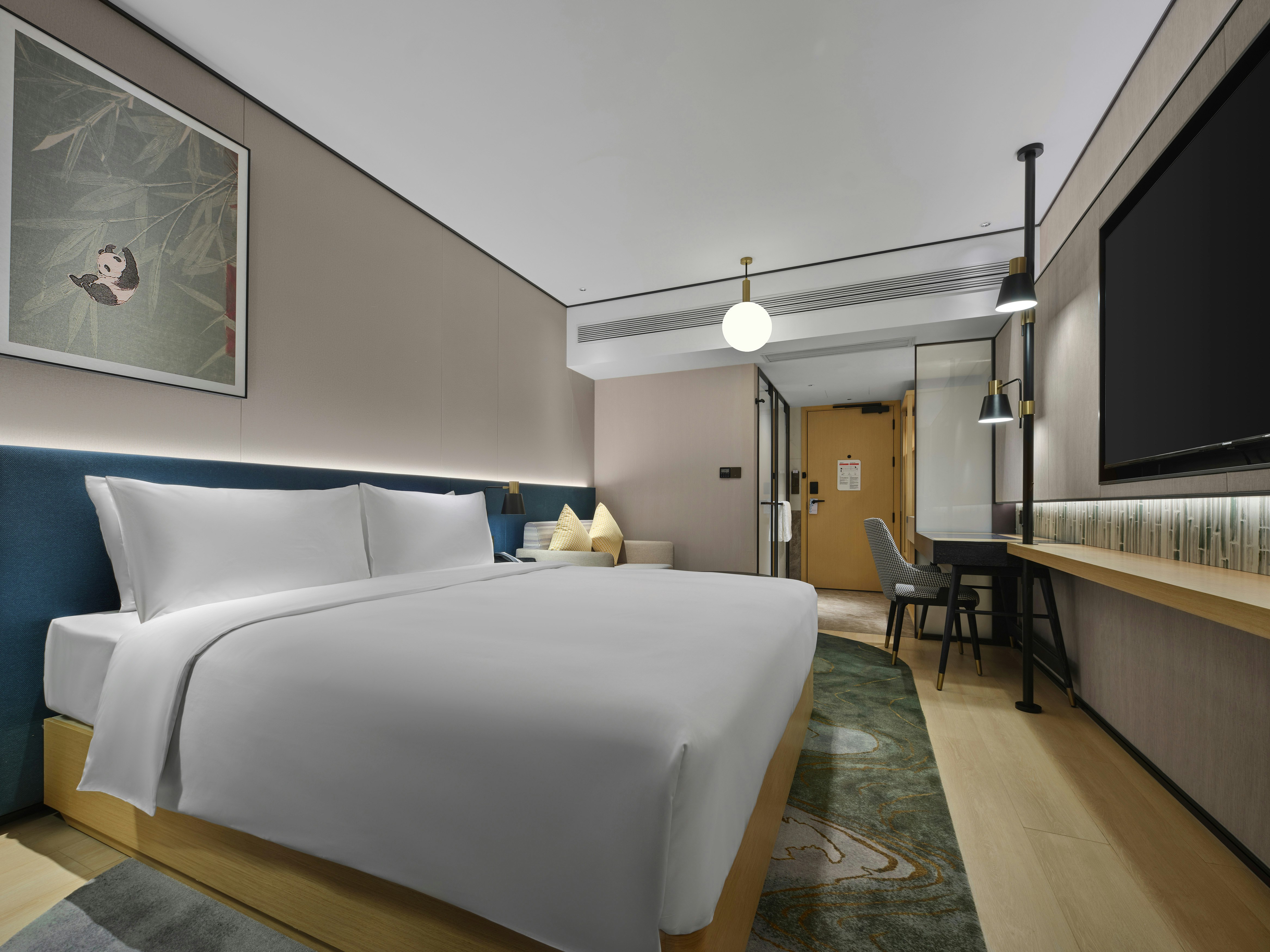 DELUXE, KING BED, HIGH FLOOR