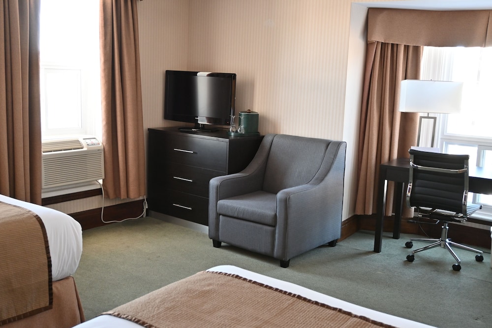 Gananoque Inn Spa 36/66