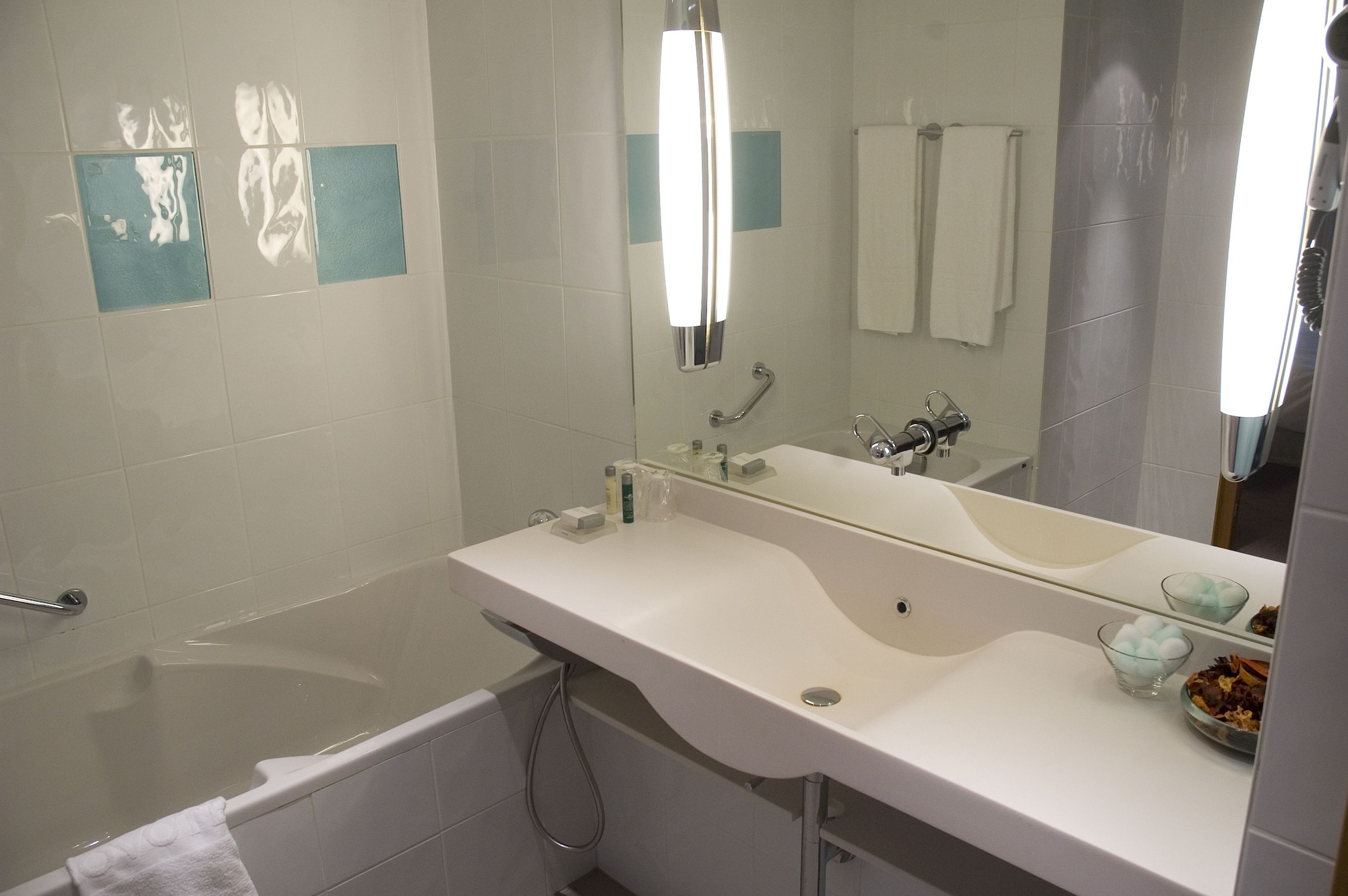 غرفة قياسية بسرير كوين مع أريكة، Novotel Brugge Centrum 13/13