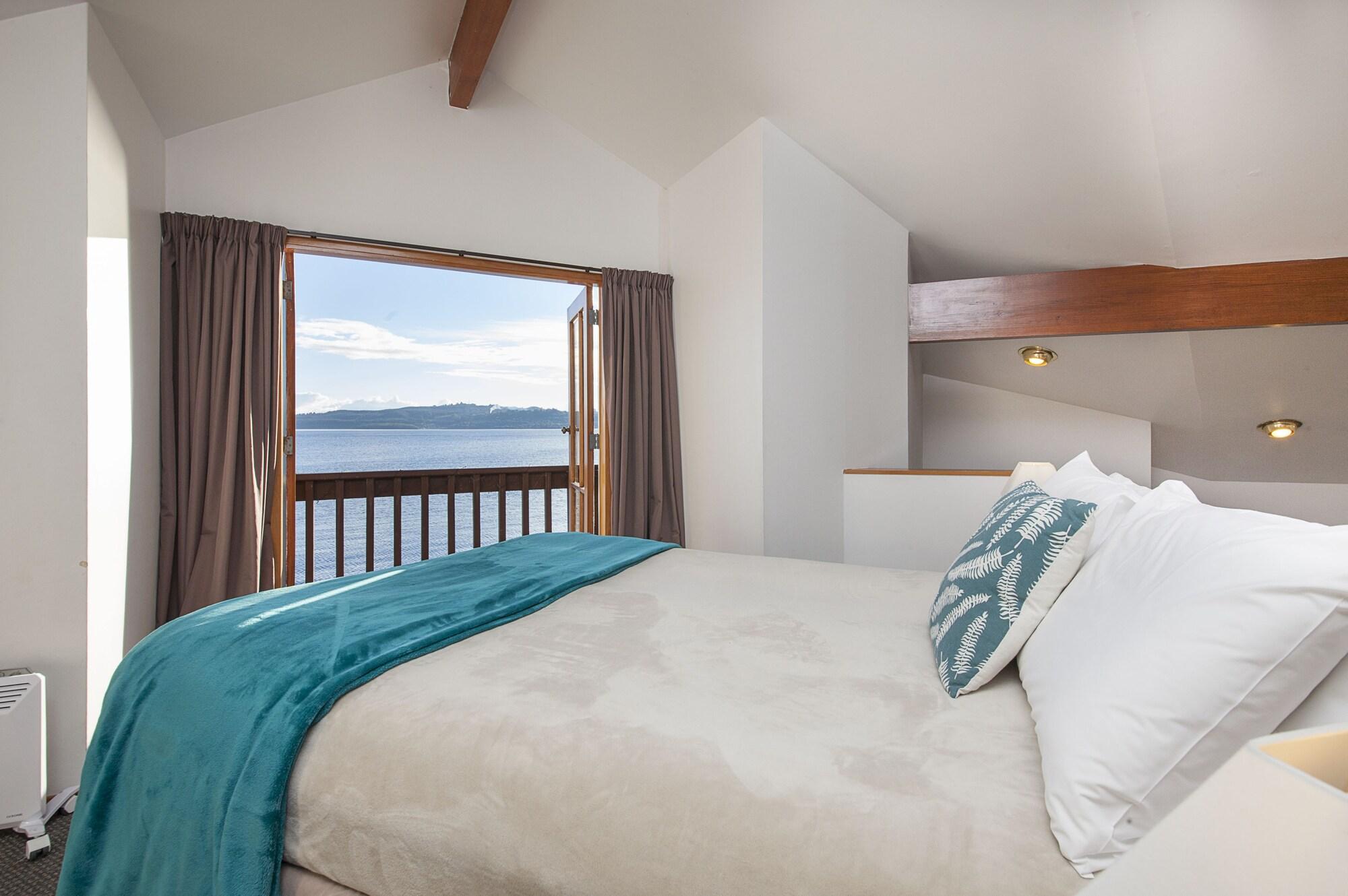 Room, Lake Front