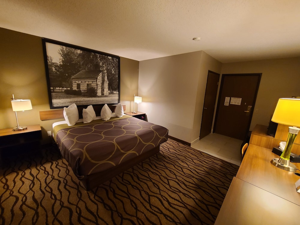 Room, King Bed, Accessible, Super 8 By Wyndham Bedford 2/4