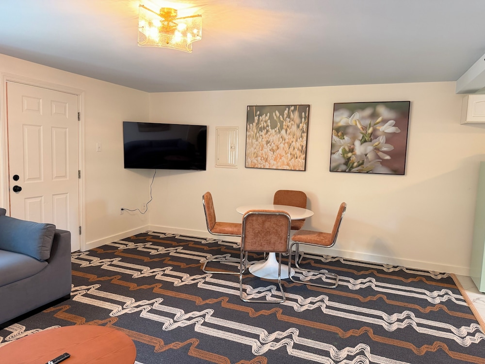 Ogunquit Hotel 37/50