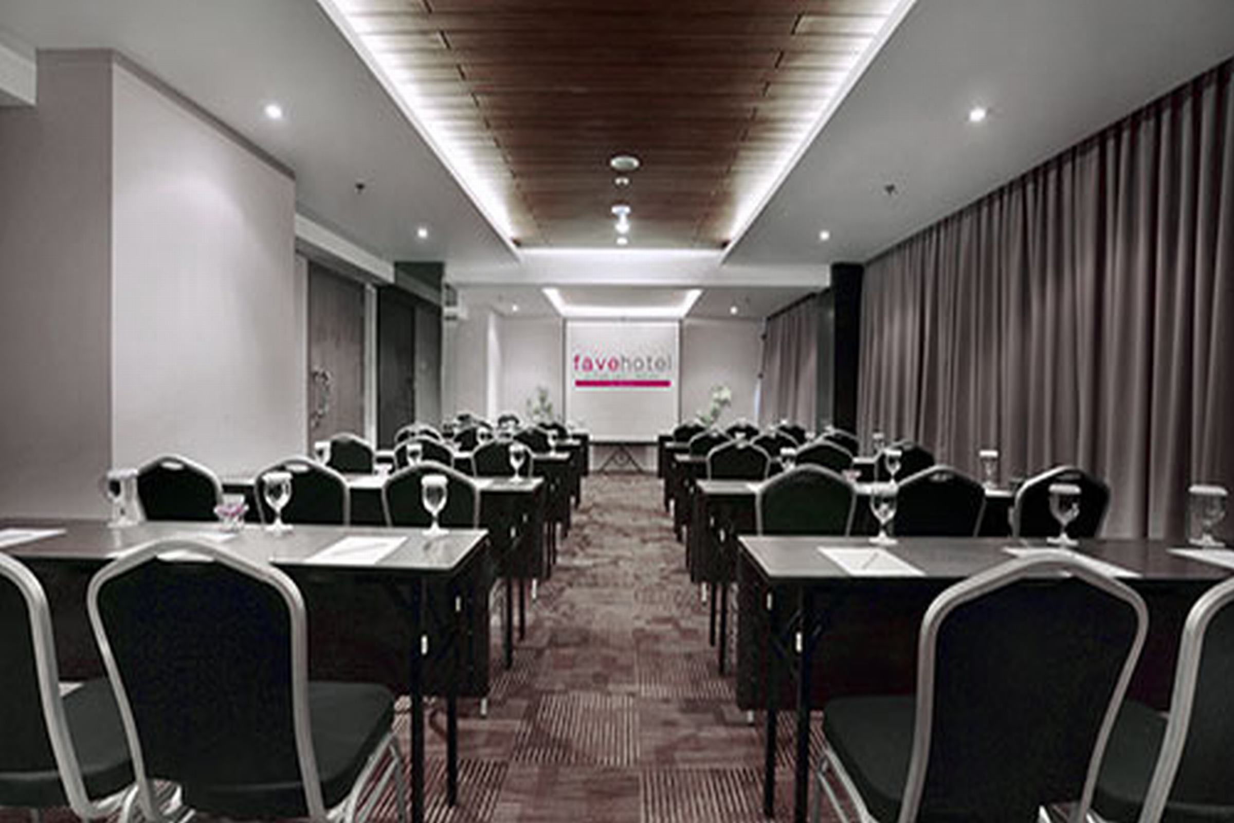 Yusra Inn Hotel Bekasi 23/26