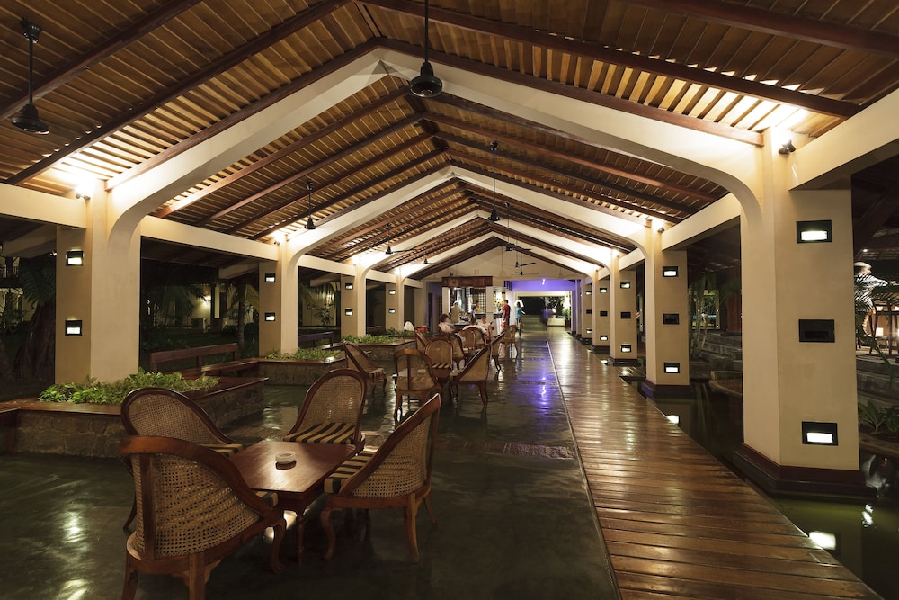 The Palms Hotel 30/50