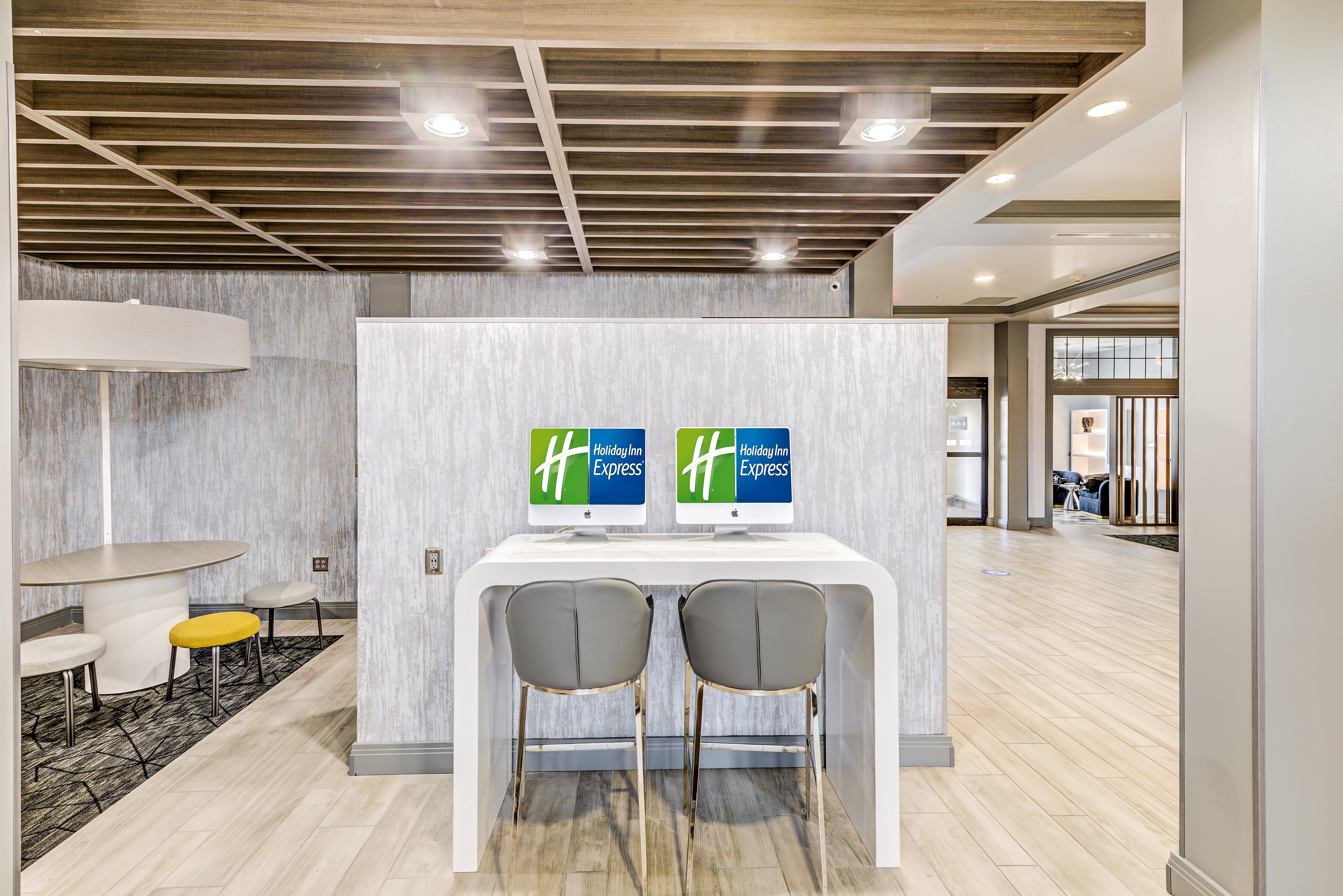 Holiday Inn Express Hotel Suites Columbus Univ Area Osu 54/62