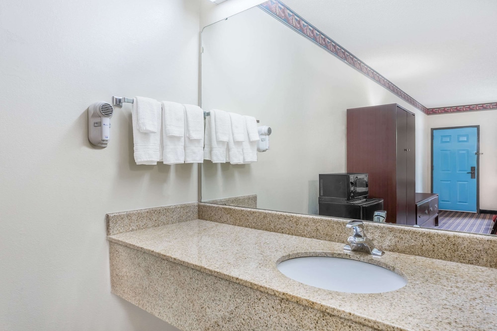 Days Inn By Wyndham North Columbia Ft Jackson 48/50