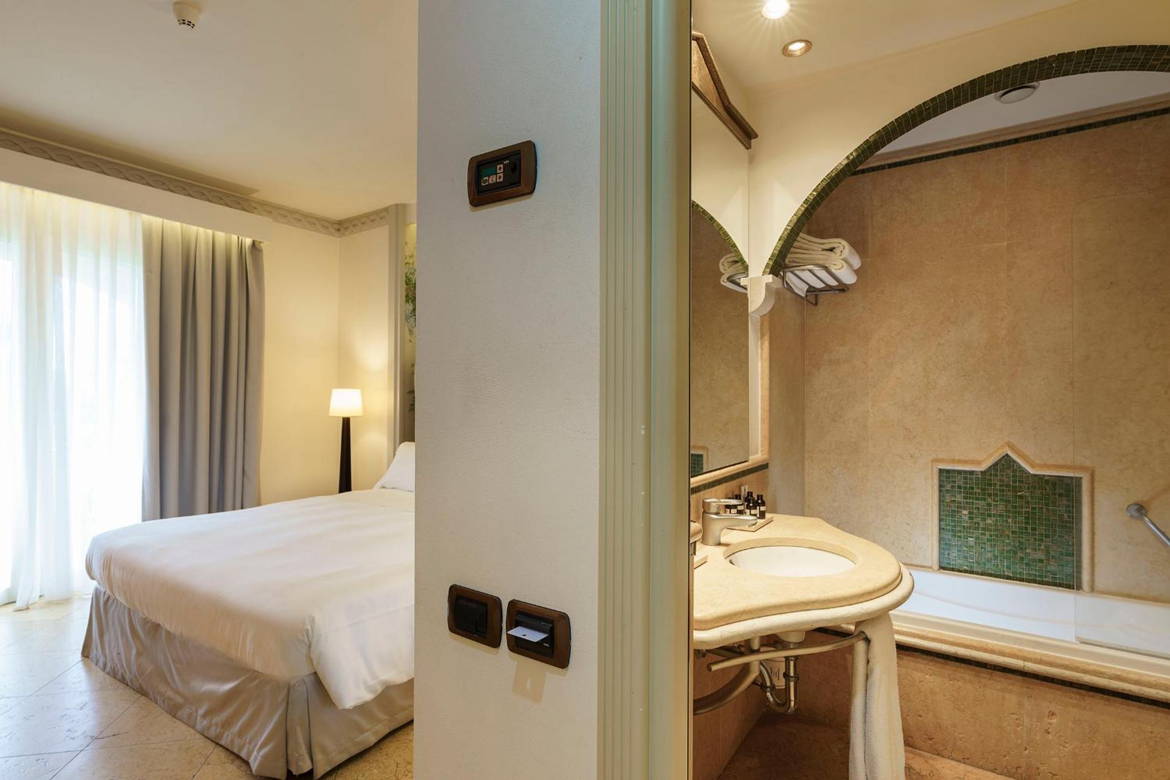 Deluxe, Double or Twin Bed, Terrace 4/8