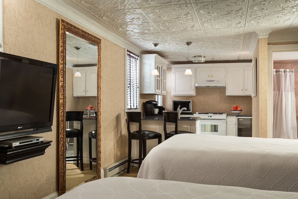 The Chateau Inn and Suites 49/57