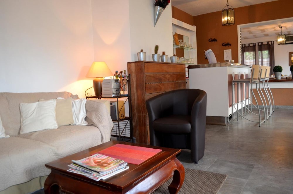 Aiglon Bylitis Hotel 37/66