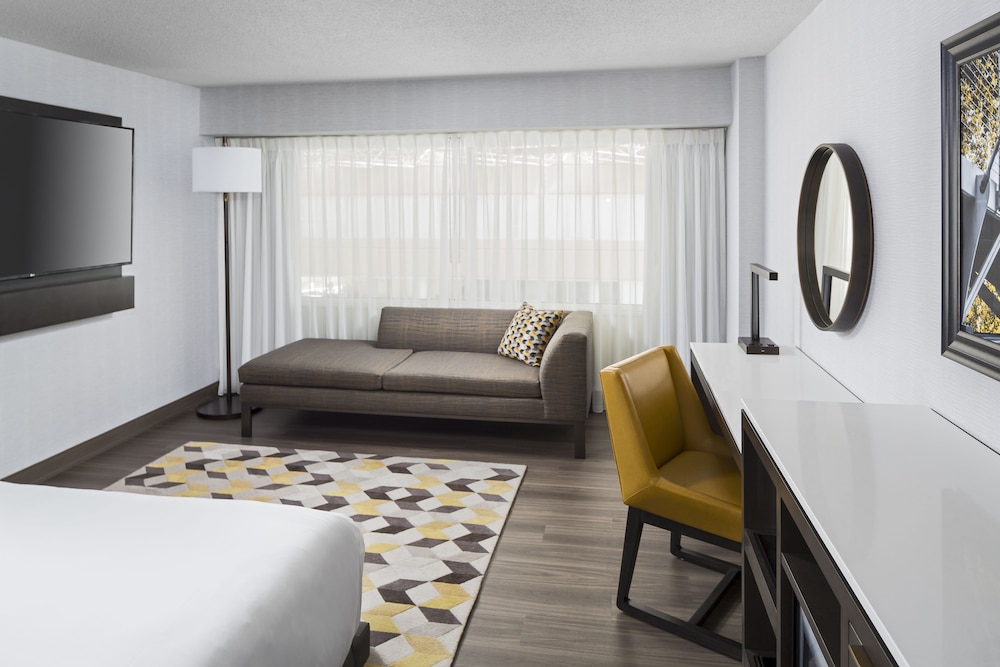 Hyatt Regency Greenville 34/68