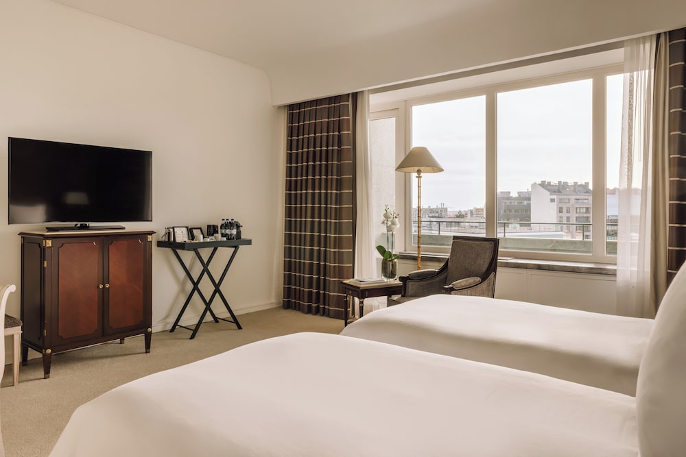 SUPERIOR, TWIN BEDS, PARK VIEW