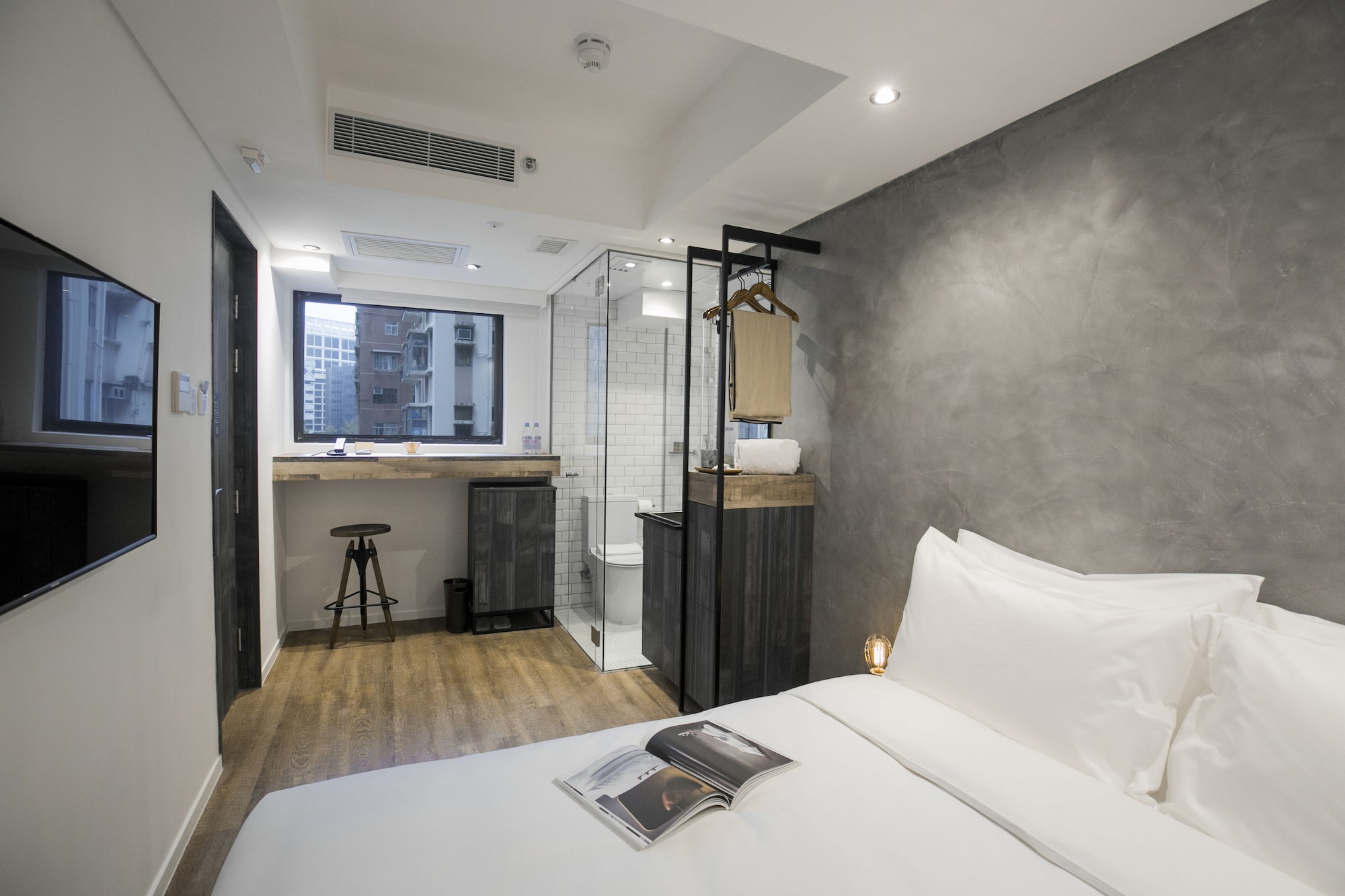 DELUXE, QUEEN BED