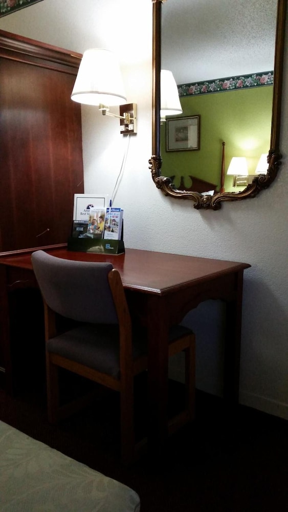 Americas Best Value Inn San Marcos 35/50