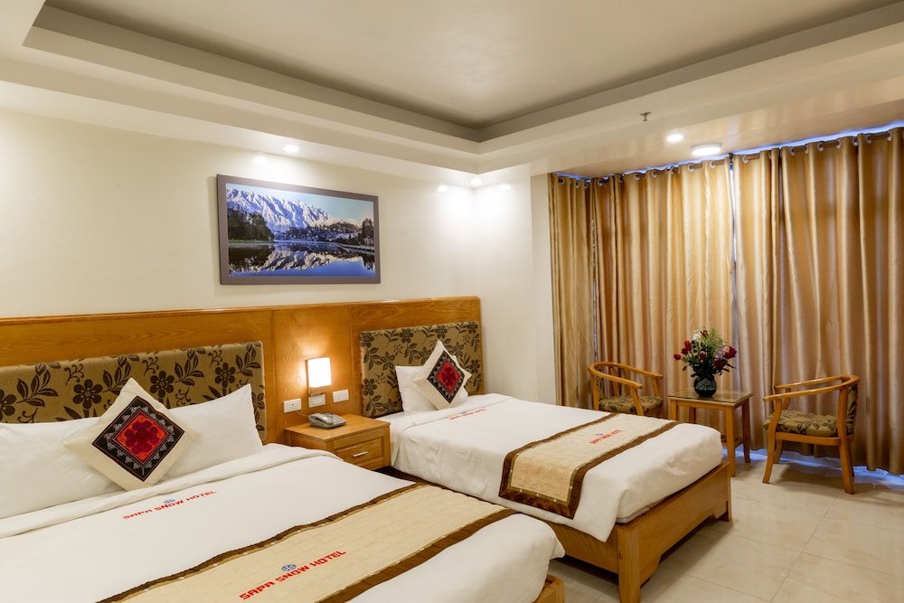 ROOM, TRIPLE, CITY VIEW