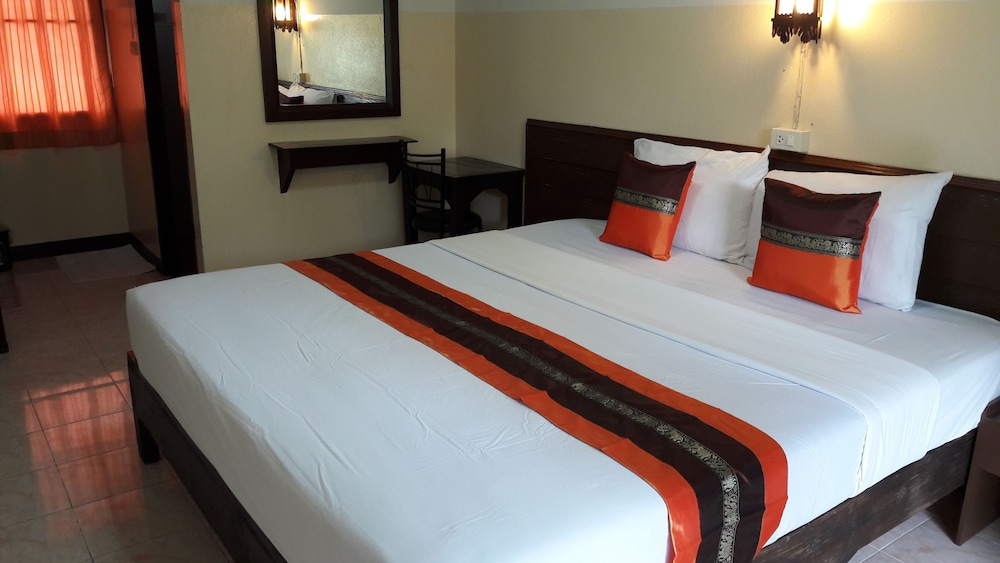 Lanna Thai Guest House 8/15