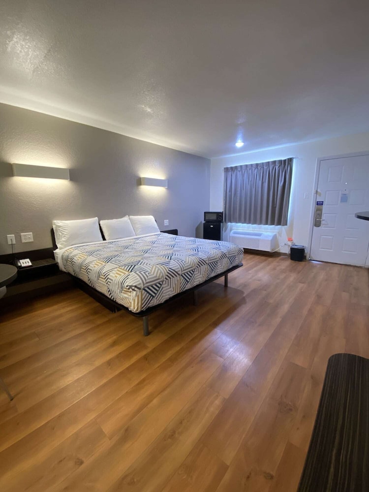 Motel6 Bryan, TX - College Station 25/67