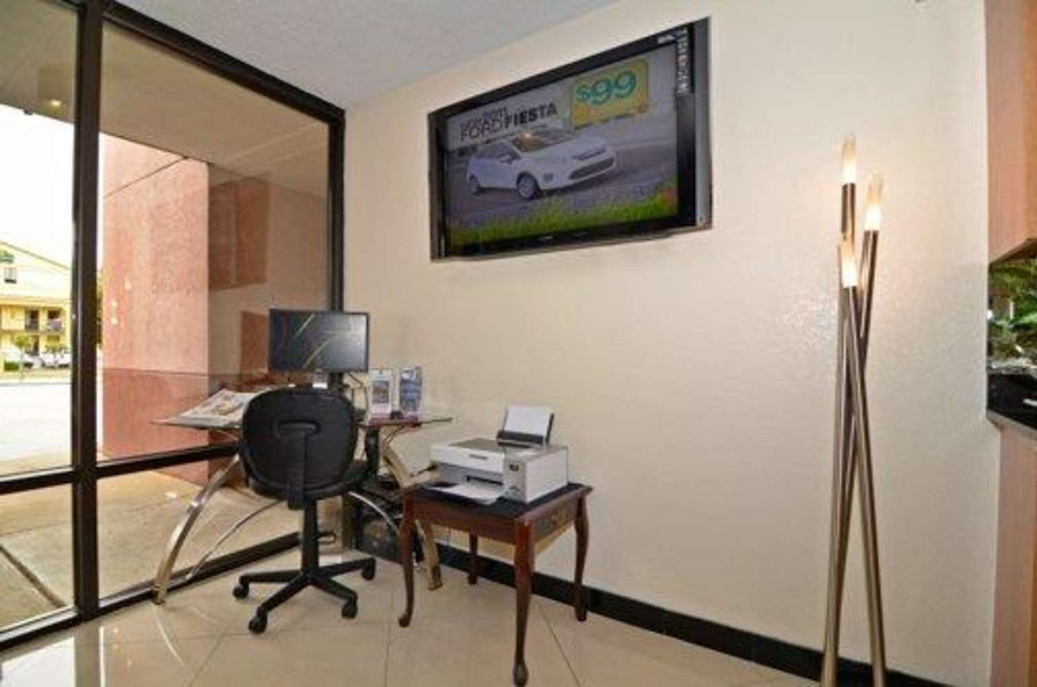 Econo Lodge Inn & Suites Memphis 10/14