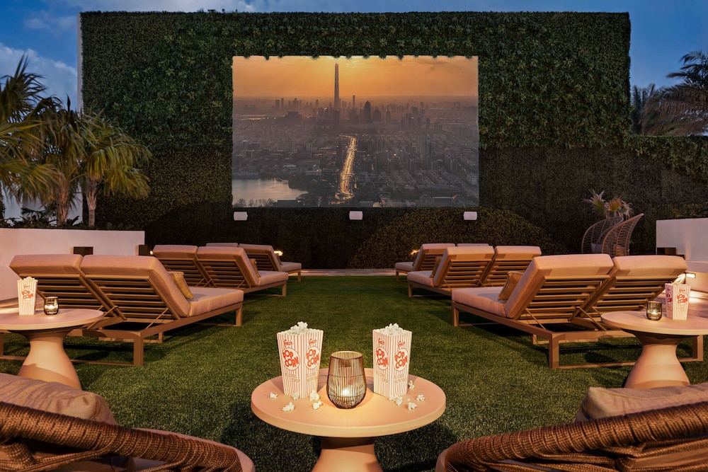 Hyde Beach House 11/63
