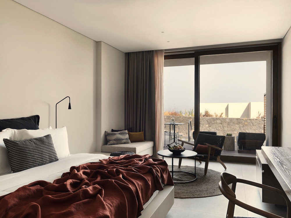 Magma Resort Santorini in of the Unbound Collection by Hyatt 23/64