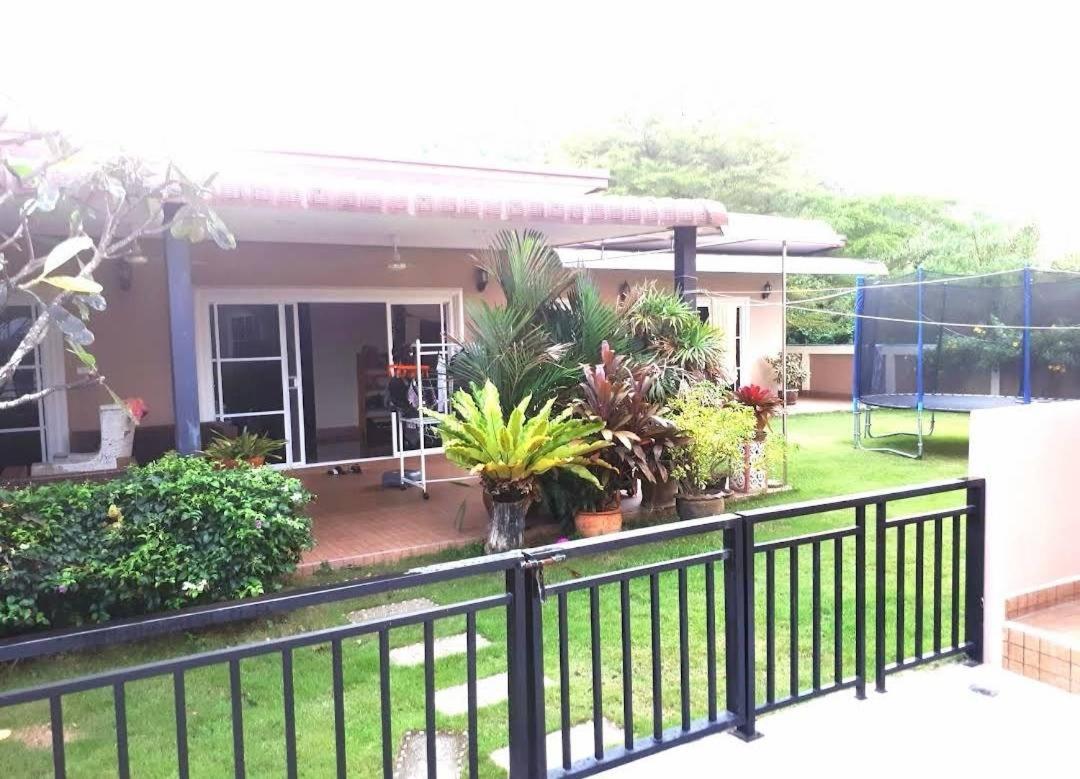 4 Palms Resort 4/45