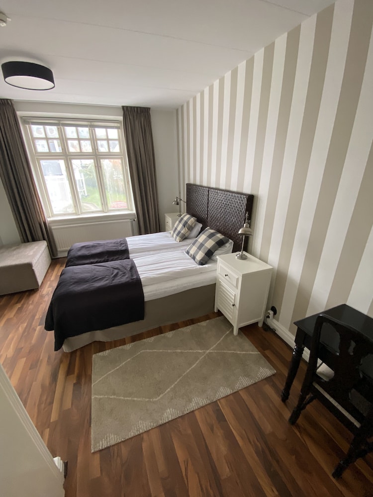 Room, Twin Beds, Hill View