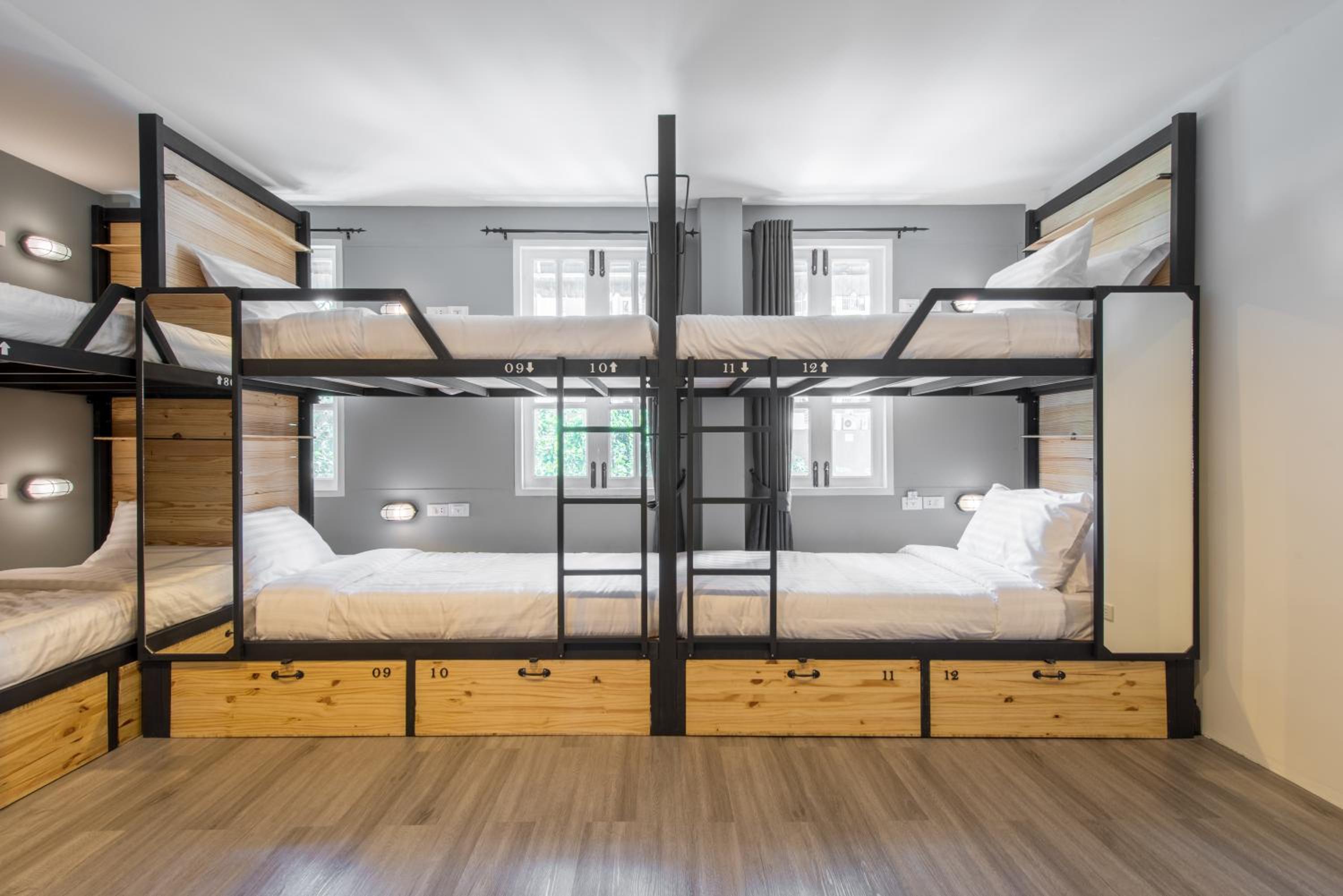 Mixed Dorm, 5 Bunk Beds