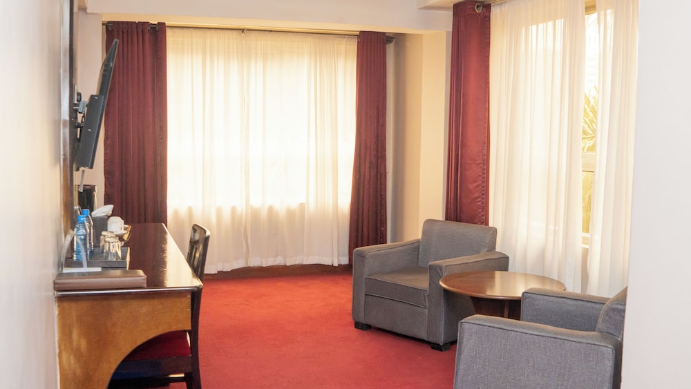 The Luke Hotel 45/67