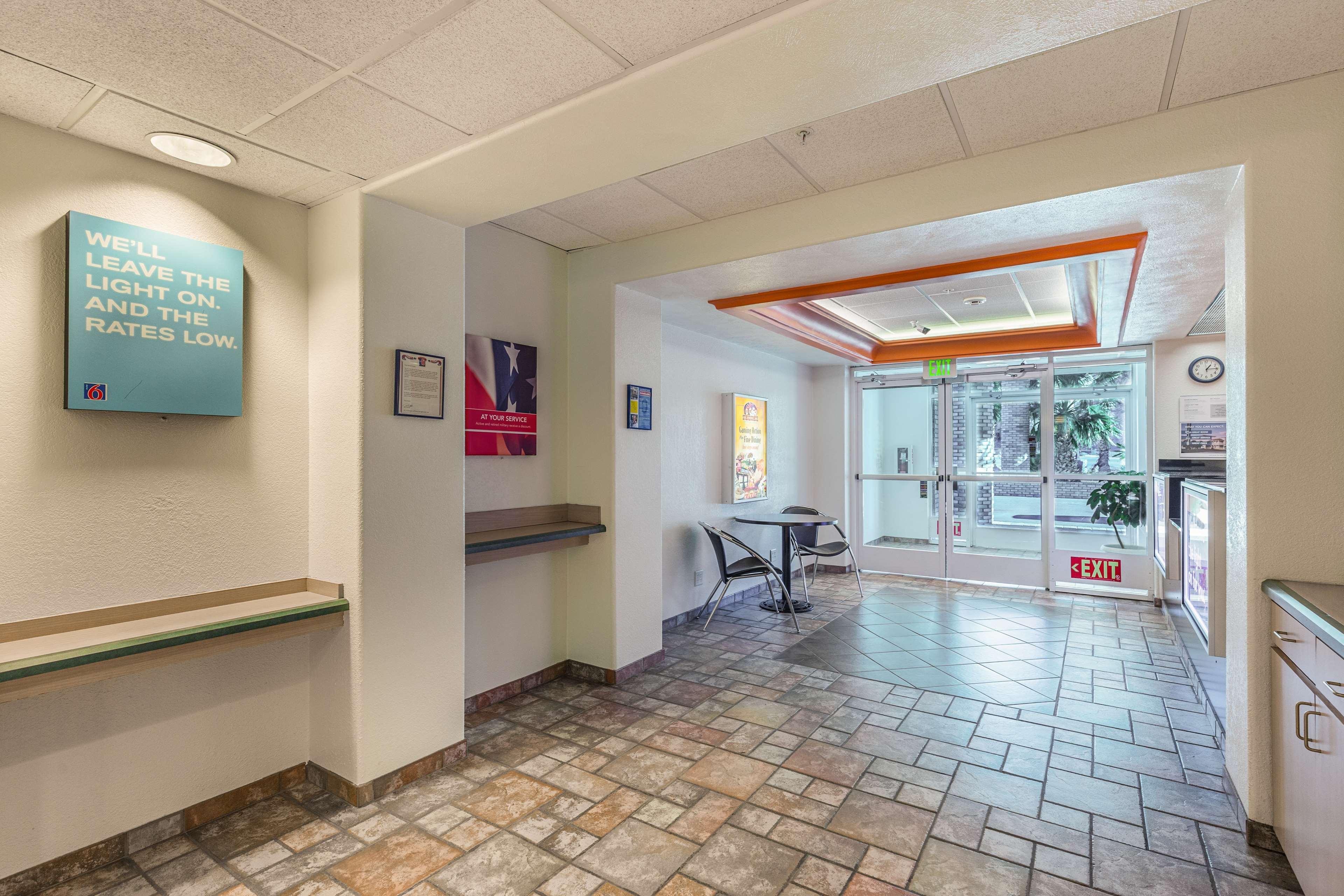 Motel6 Beatty, NV - Death Valley 27/32