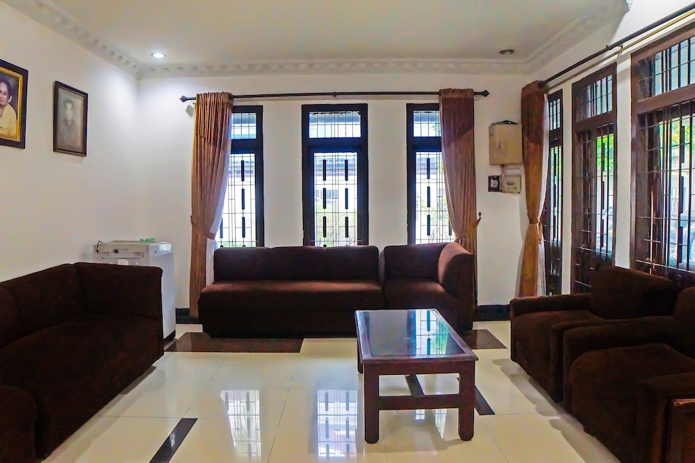 OYO 94077 99 Residence 11/15