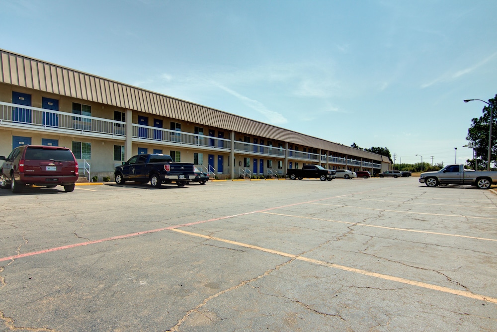 Motel6 Mount Pleasant, TX 38/46