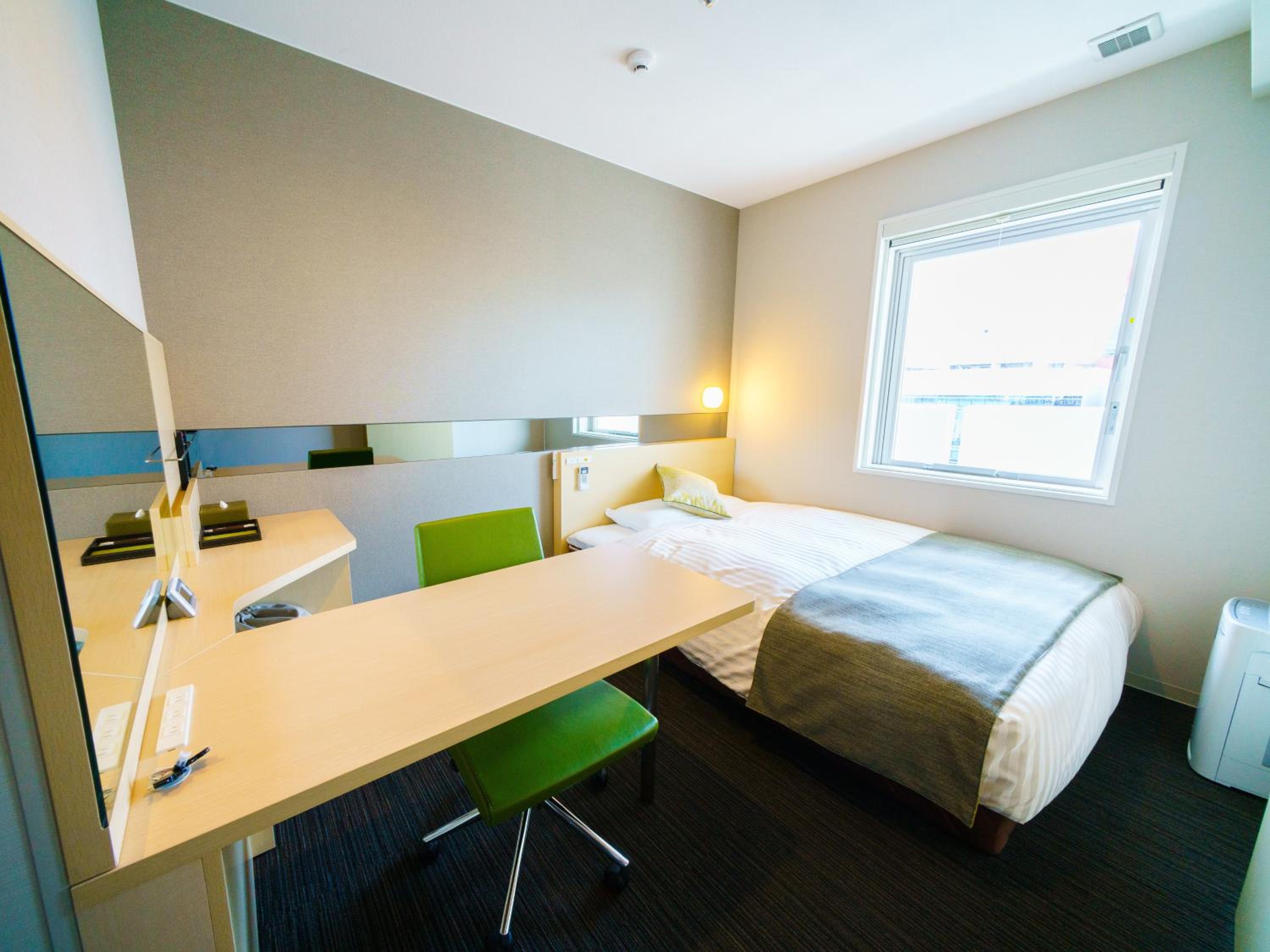 DELUXE, DOUBLE BED