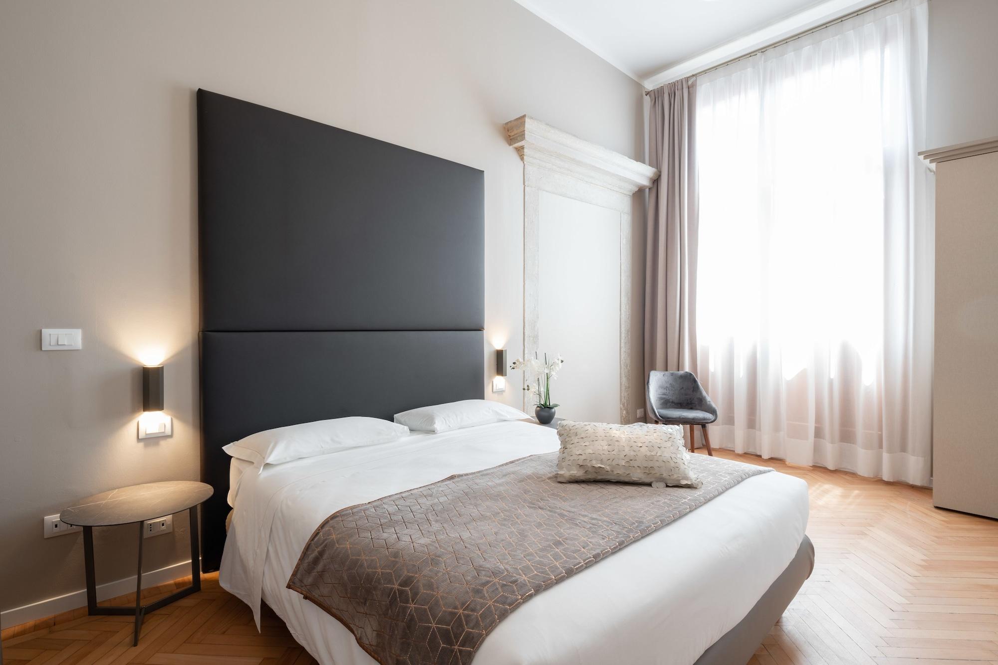 جناح جونيور بشرفة، Hotel Palazzo Martinelli Dolfin 7/8