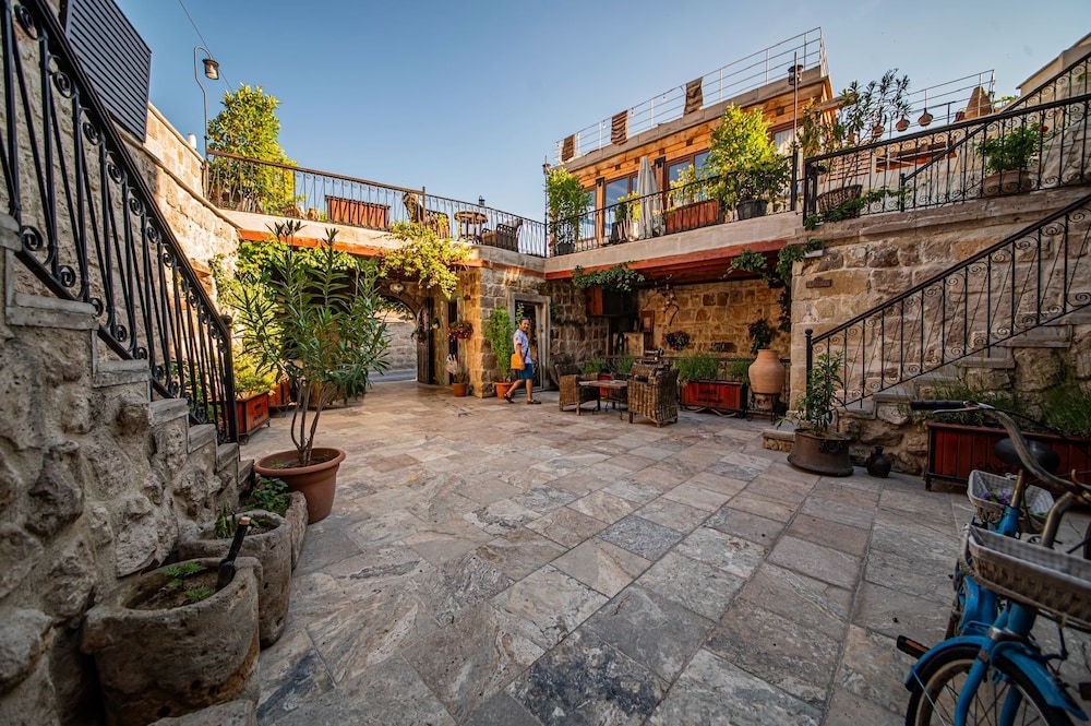 Chelebi Cave House 88/98