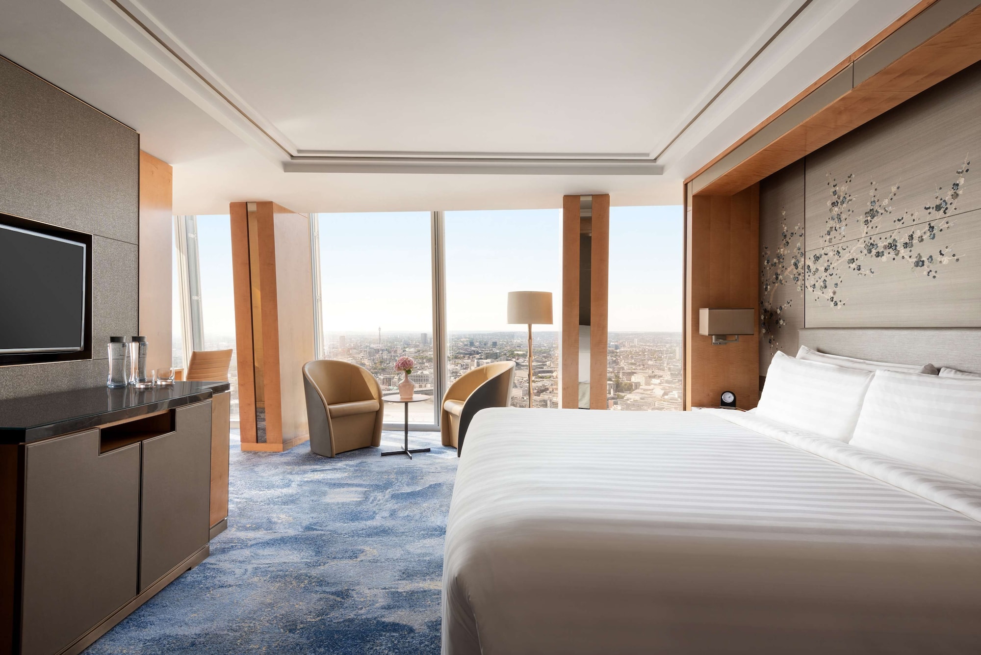 PREMIER, KING BED, CITY VIEW