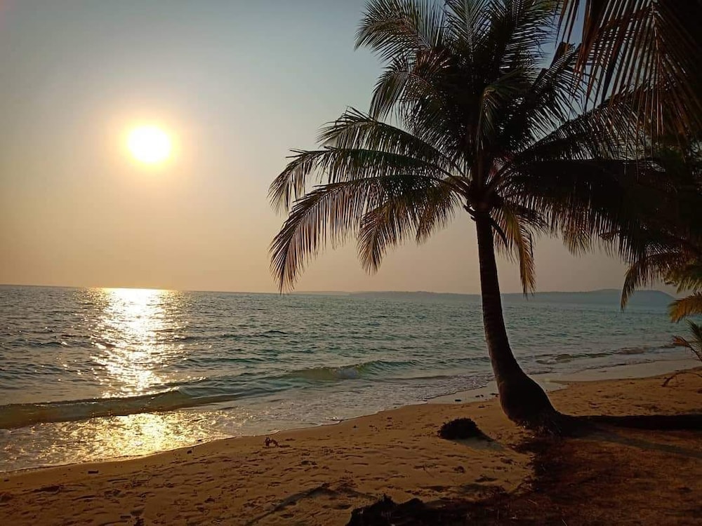 Palm Beach Bungalow Resort 60/66