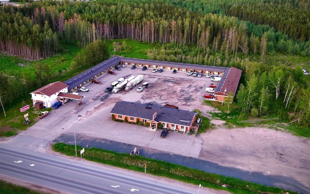 Thriftlodge Cochrane South 4/40
