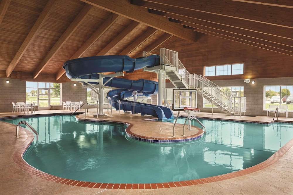 Country Inn Suites By Radisson Willmar Mn 19/39