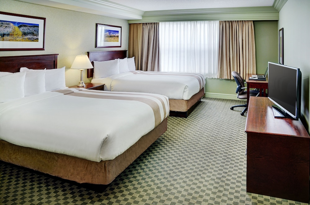 STANDARD, 2 QUEEN BEDS