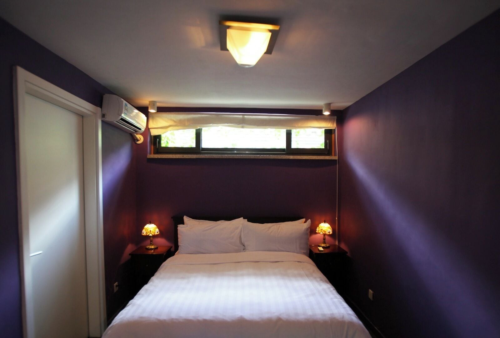 Red, King Bed, 3 Queen Beds