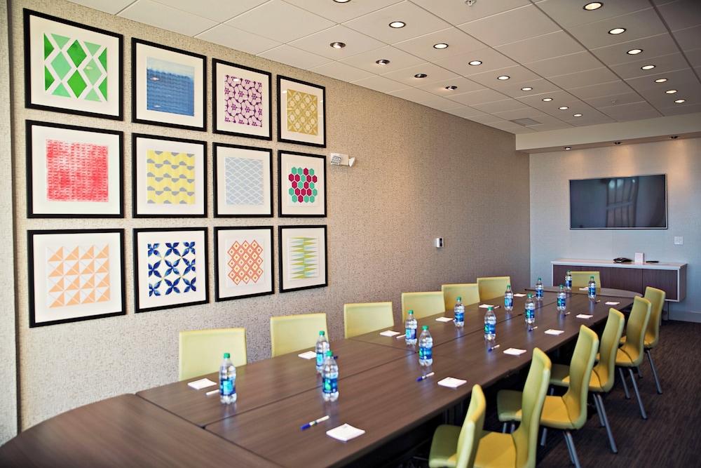 Holiday Inn Express Suites Rantoul 65/76