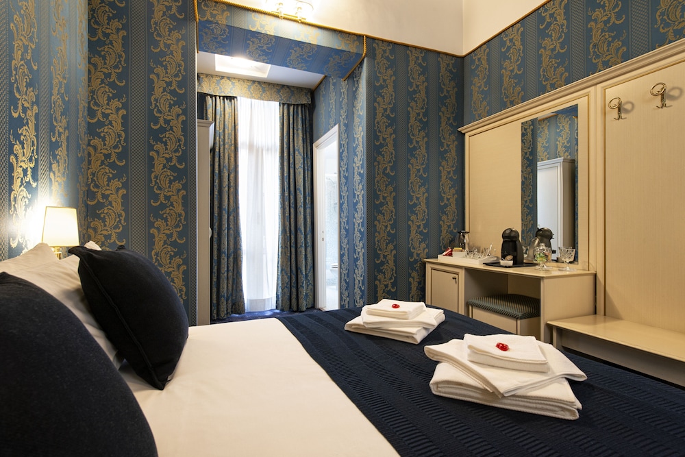 Canova Rooms 11/42