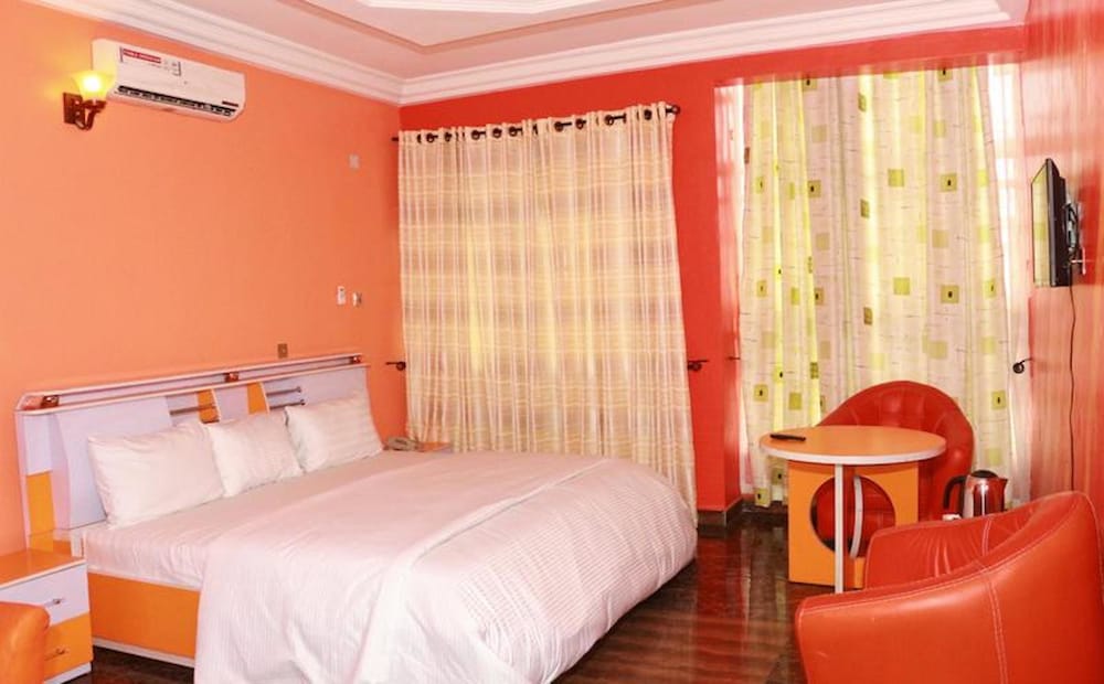 Resdon Hotel And Suites 6/15