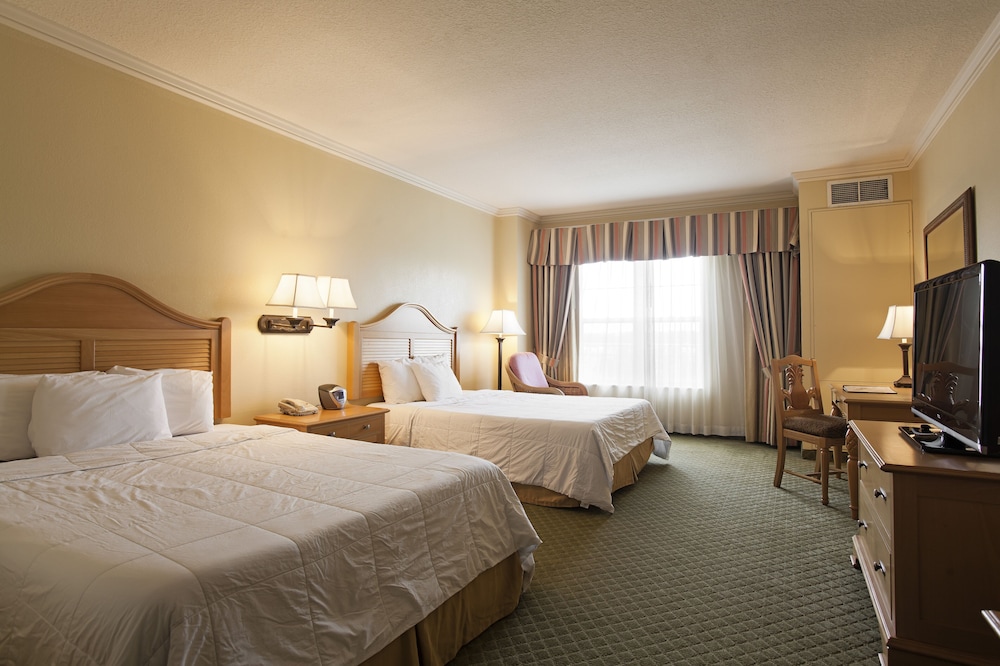 DELUXE, 2 DOUBLE BEDS